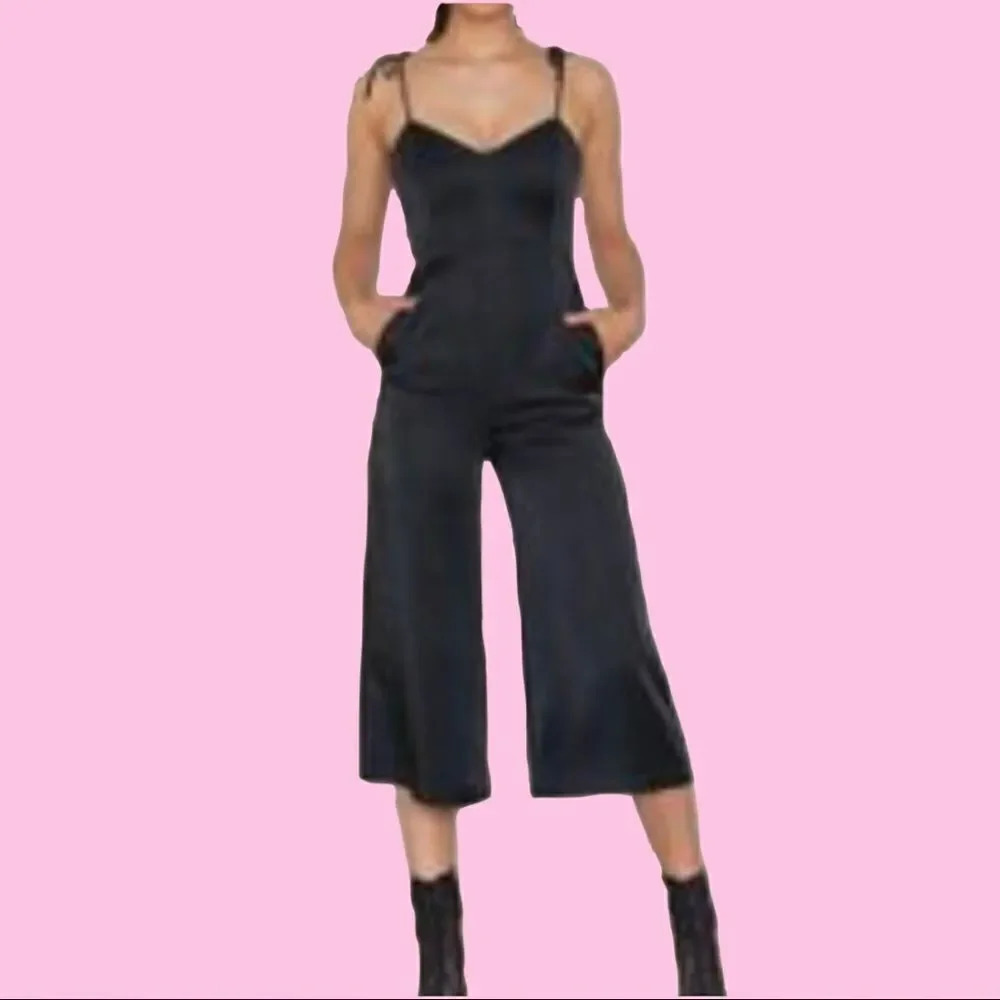Black Satin Sleeveless Jumpsuit
English Factory